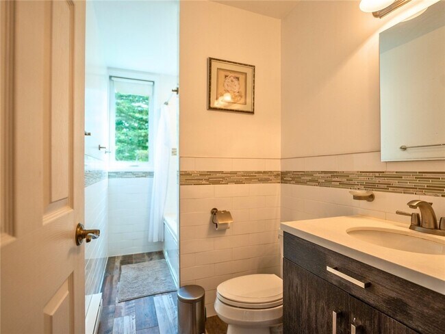 Building Photo - 50 Pines Dr