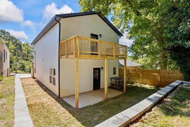 Building Photo - 987 Fair St SW