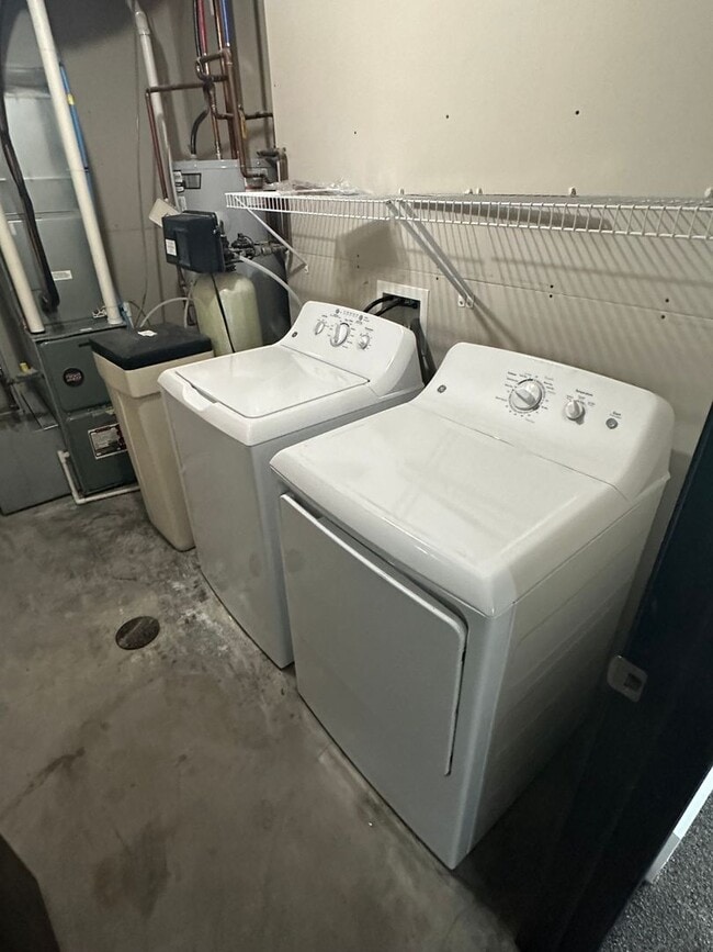 Building Photo - 3 Bed 3 Bath Twin Home