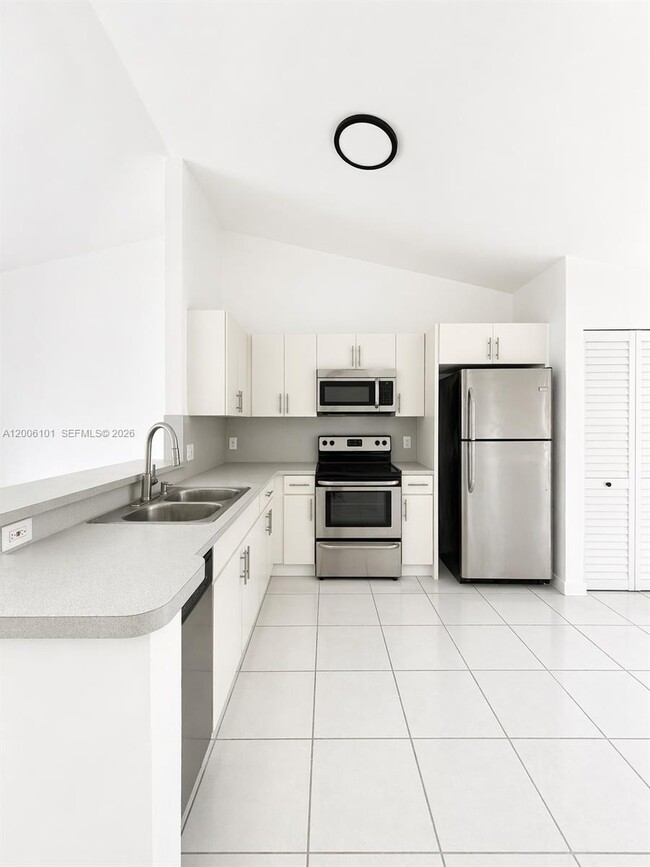 Building Photo - 3204 San Remo Cir