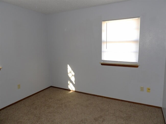 Building Photo - 407 SW Forest Pl