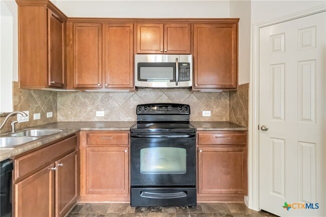 Building Photo - 421 Capistrano Dr