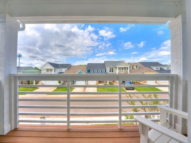 Building Photo - Luxury, Zero Maintenance Living in Edmond!