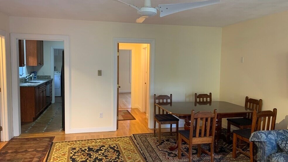 Building Photo - 115 Yorktown St