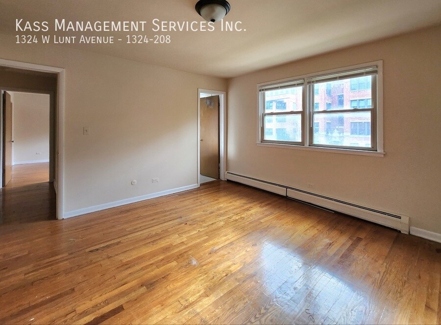 Building Photo - 1322 W Lunt Ave
