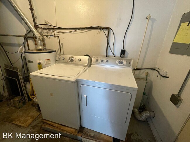 Building Photo - 3 br, 1 bath House - 211 Dehart St