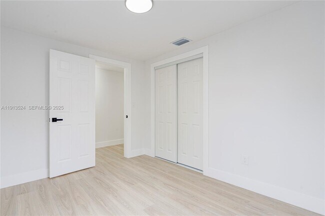 Building Photo - 6044 SW 37th St