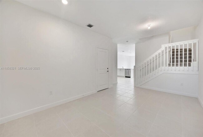 Building Photo - 2546 SE 29th St