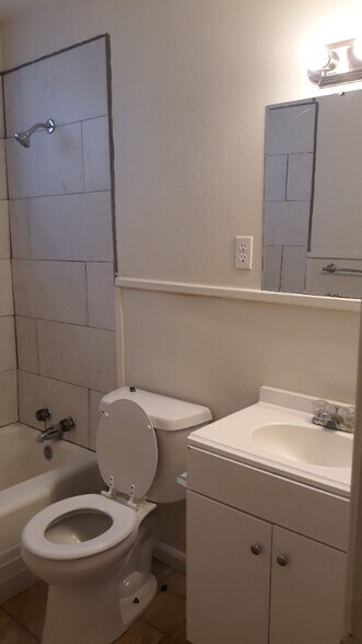 Building Photo - 801 27th St