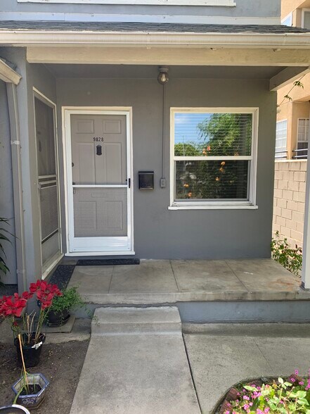 Building Photo - 9828 Vidor Dr