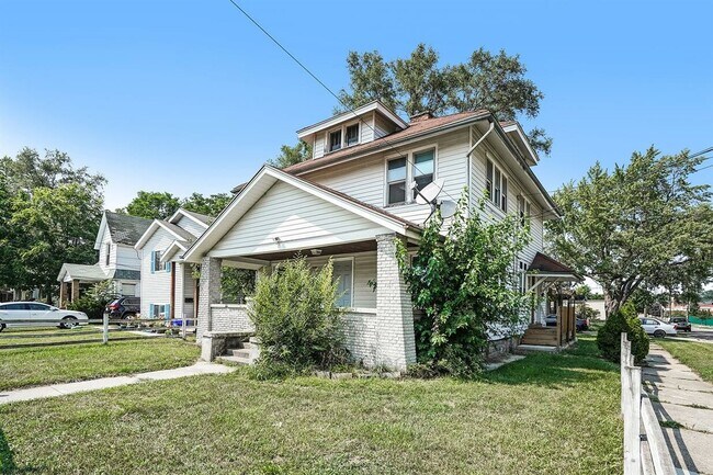 Building Photo - 459 Dickinson St SE