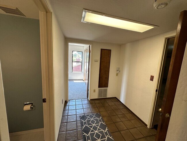 Building Photo - Expansive House in the Monclair Village, Q...