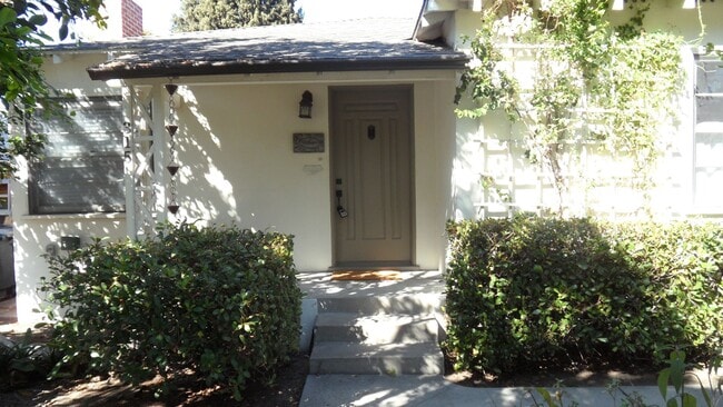 Building Photo - Old Towne Orange Single-Story 2BR, 1BA w/ ...