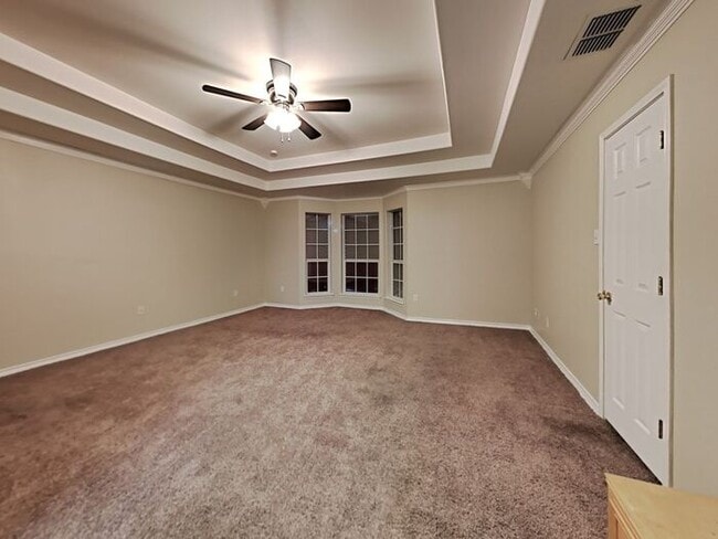 Building Photo - No Application Fees* $1000 off 1st months ...