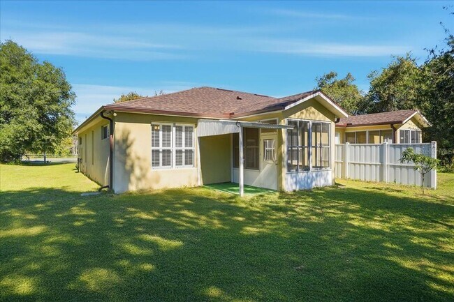 Building Photo - 950 E Broadway St