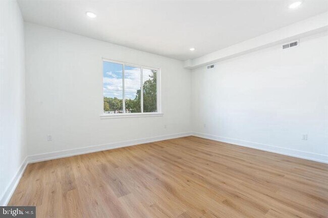 Building Photo - 737 N 42nd St
