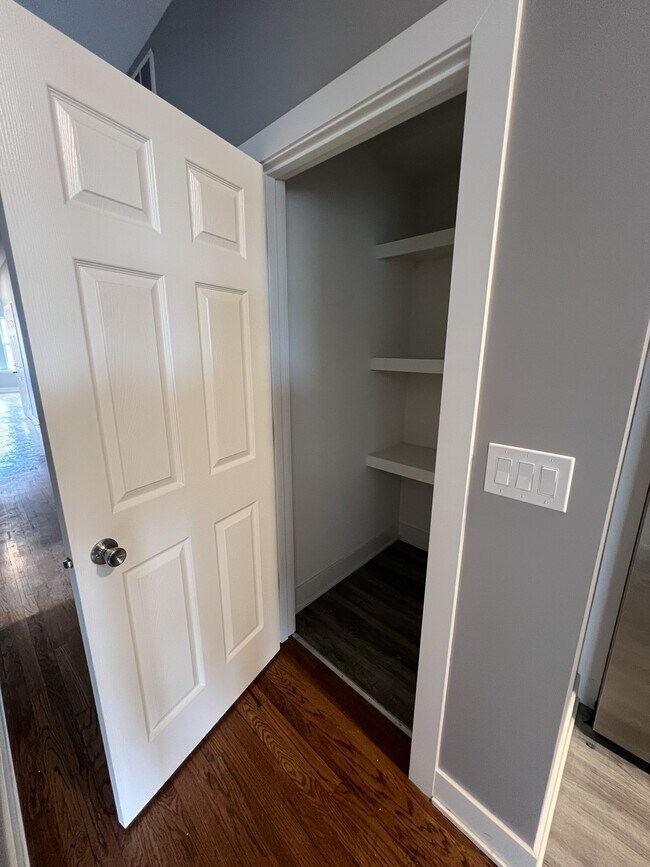 Kitchen Pantry - 5310-5312 S Harper Ave