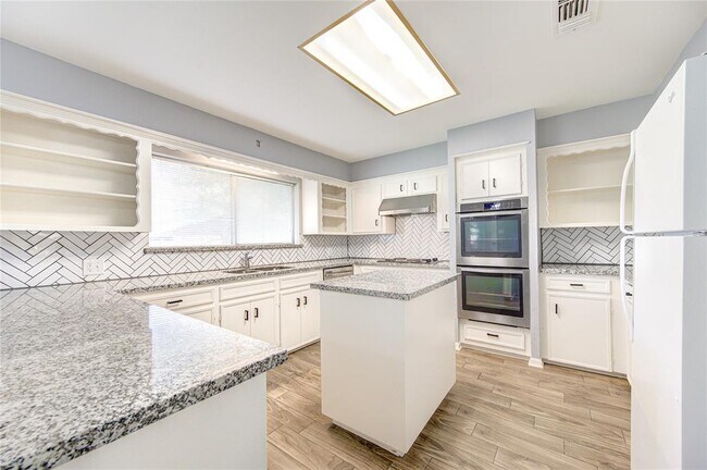 Building Photo - 1809 Lamar Dr