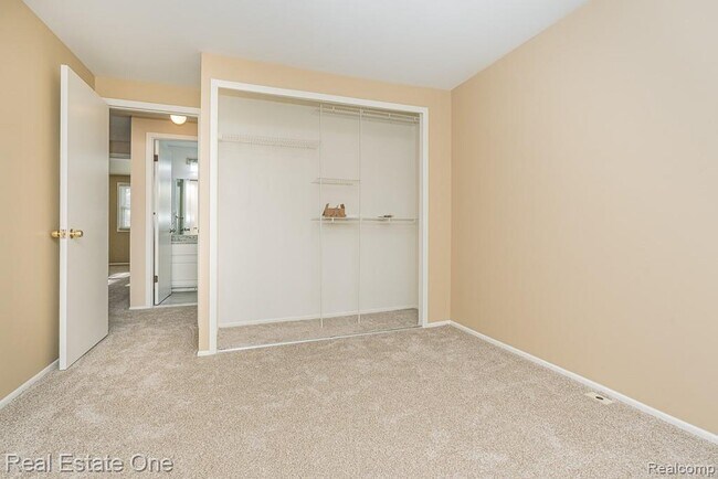 Building Photo - 5075 Buckingham Pl Dr