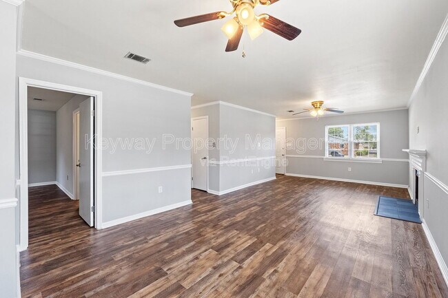 Building Photo - 3933 Miramar Dr Ext