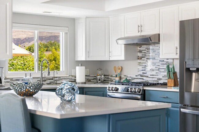 Building Photo - Spacious 6 Bedroom Home in La Verkin!