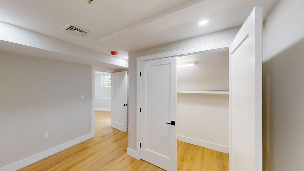 Building Photo - 145 Sutherland Rd