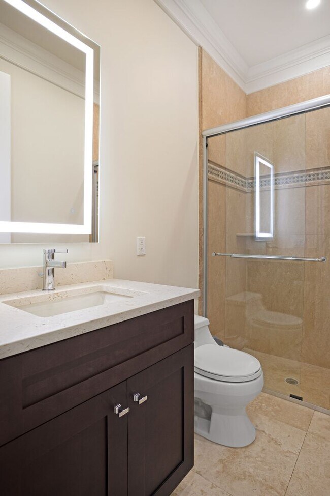 Building Photo - ** OAKES ESTATES ** 4 BED + DEN / 3.5 BATH...