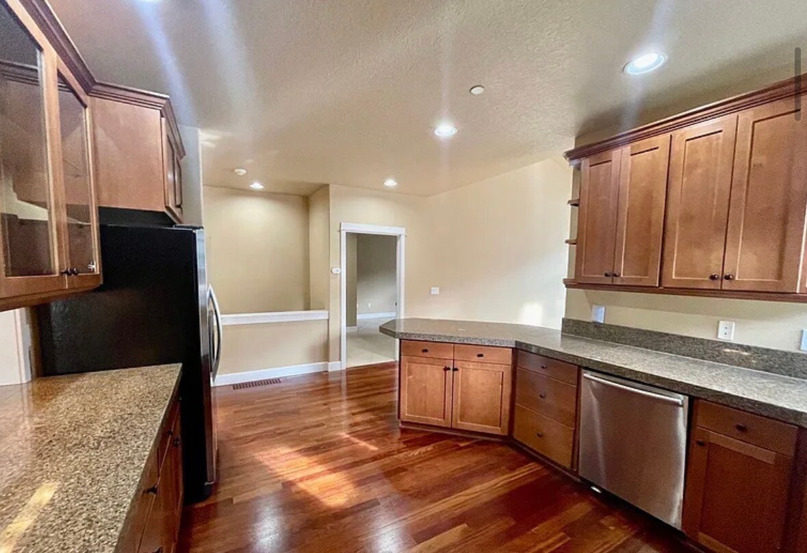 Building Photo - 8557 SE Bristol Park Dr