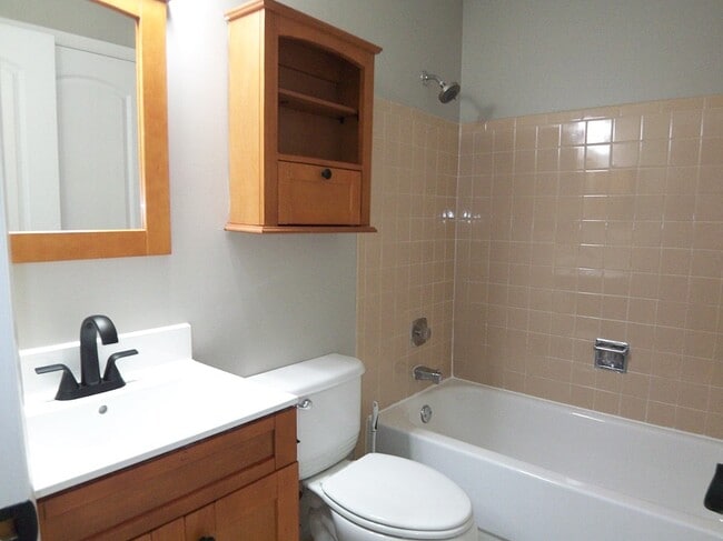 Building Photo - 1546 Williamsburg Dr