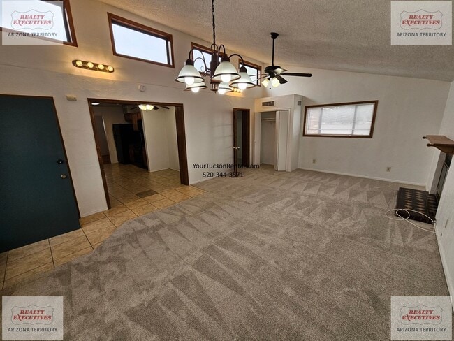 Building Photo - Grant & Silverbell Rd 3/1.5 with A/C