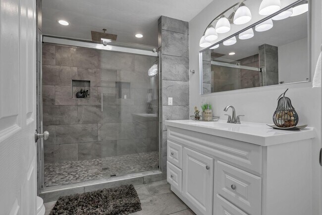 Building Photo - 4075 Gun Barrel Rd NE