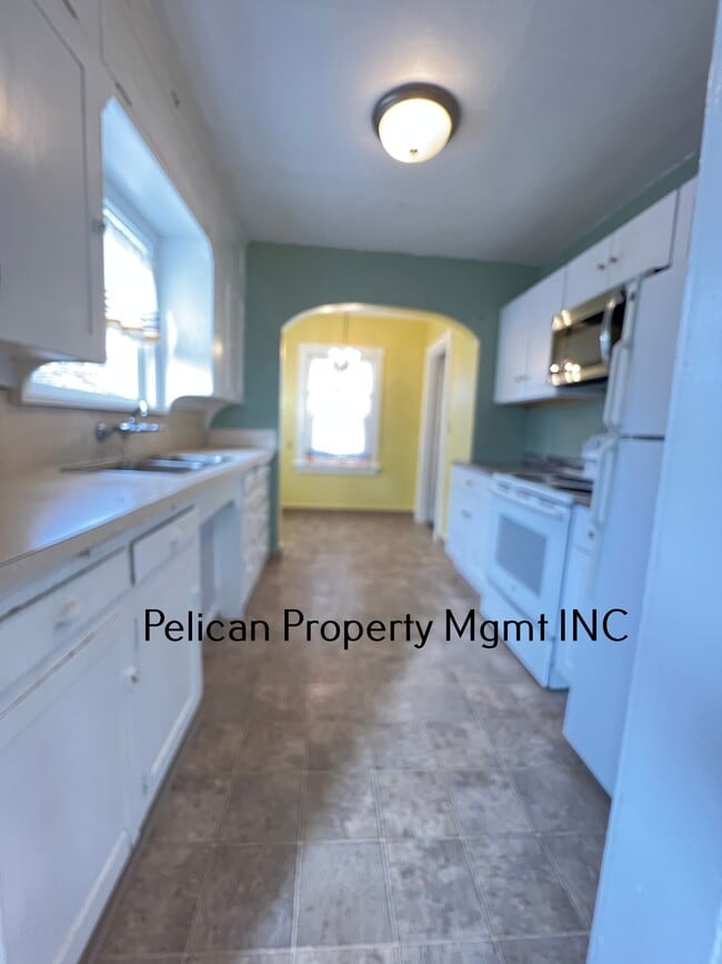 Building Photo - 327 Jefferson St