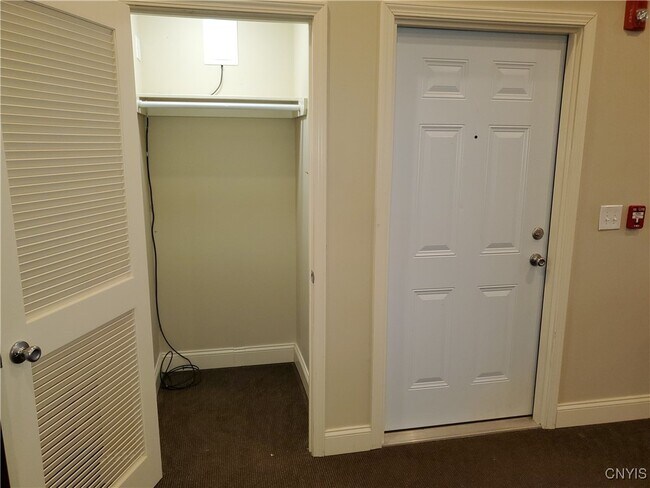 Building Photo - 813 S Salina St