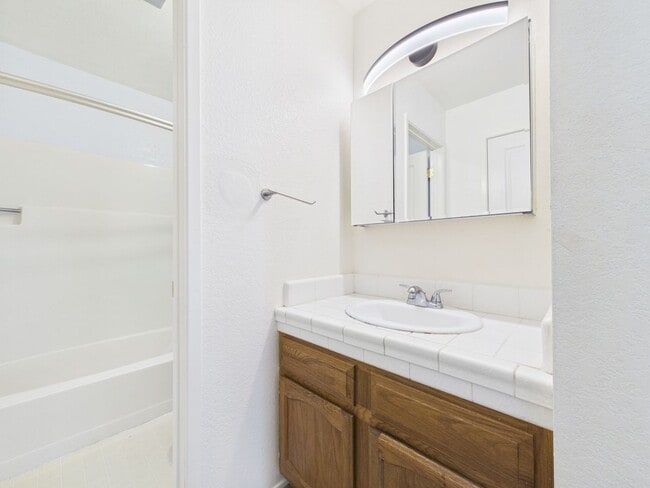 Building Photo - Sumaya Condo 2 Bed/2 bath with Fireplace. Includes washer and dryer