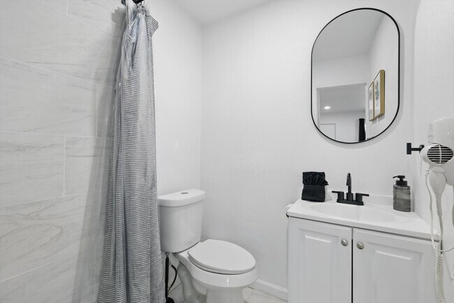 Building Photo - 2336 Minnie St