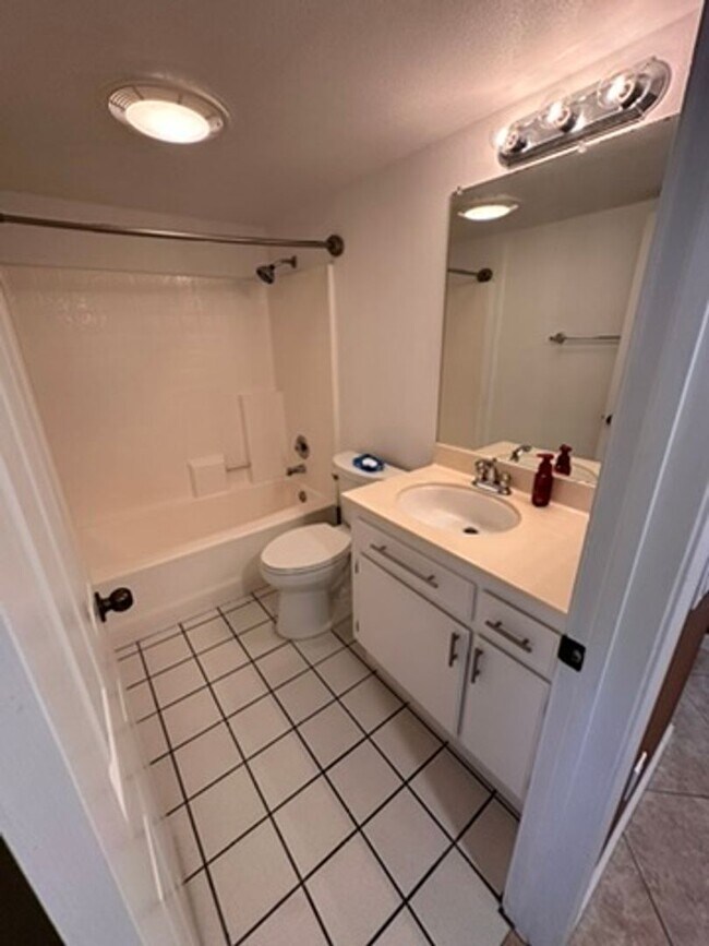 Building Photo - 2BD | 2BA Condo in Spring Valley!