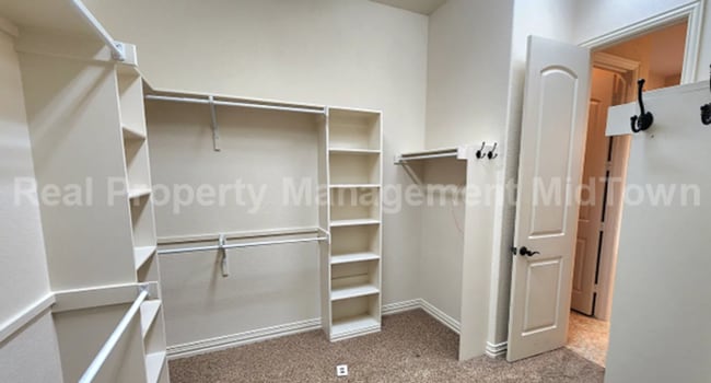 Building Photo - Well-Planned 4BR/3BA—Space for Guests, Off...