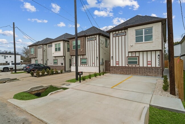 Building Photo - 3539 Mt Pleasant St