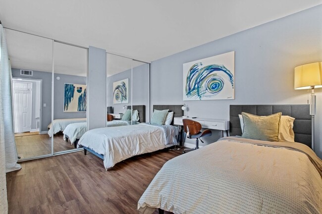 Building Photo - Fully Furnished 2-Bedroom Condo with Balcony – The Met, Woodland Hills