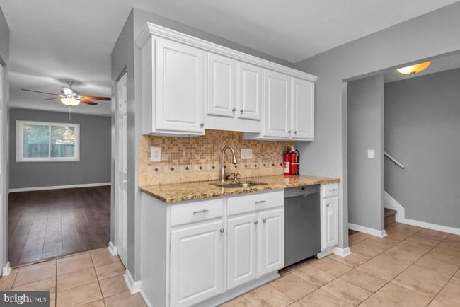 Primary Photo - 1065 Cedar Ridge Ct