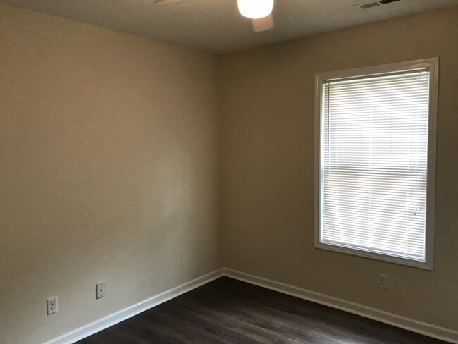 Building Photo - Pet Friendly 3 Bedroom, 2 Bath Home with Garage and Fenced In Back Yard!