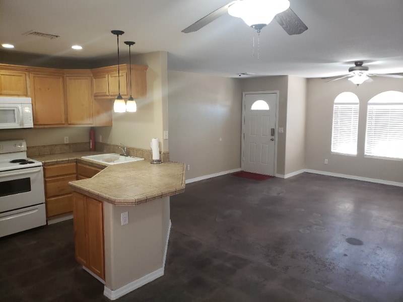 Building Photo - 911 Riverview Dr