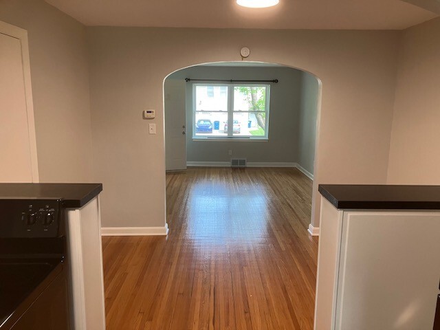 Building Photo - 306 Hamlin St