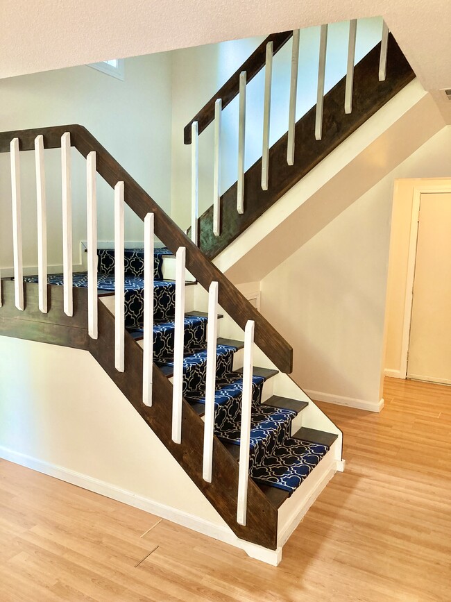 Building Photo - 156 E Grayling Ln