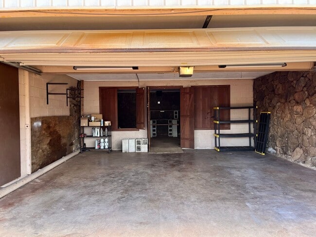 Building Photo - Pearl City - 2BR, 1BA House on Duplex Lot w/ 2 Parking Garage