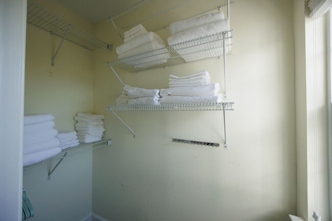 Building Photo - 3 bedroom fully furnished home, Pet Friendly Johns Island, Charleston