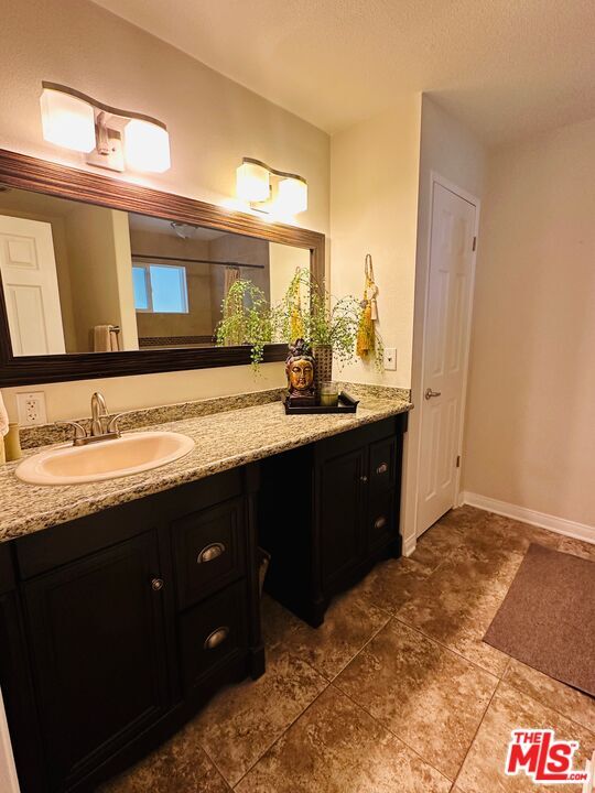 Building Photo - 425 S Paseo Laredo