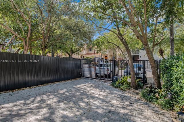 Building Photo - 3141 Day Ave