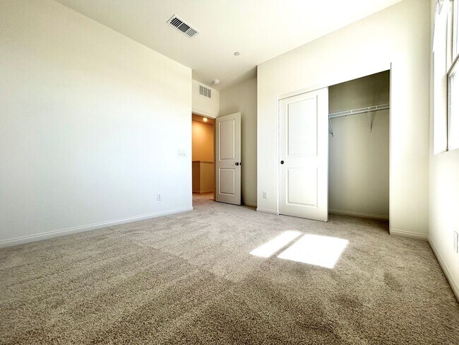 Building Photo - Brand new Townhome!   Summerlin West