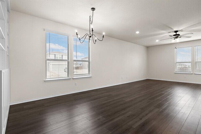 Building Photo - 616 Hugenot Wy